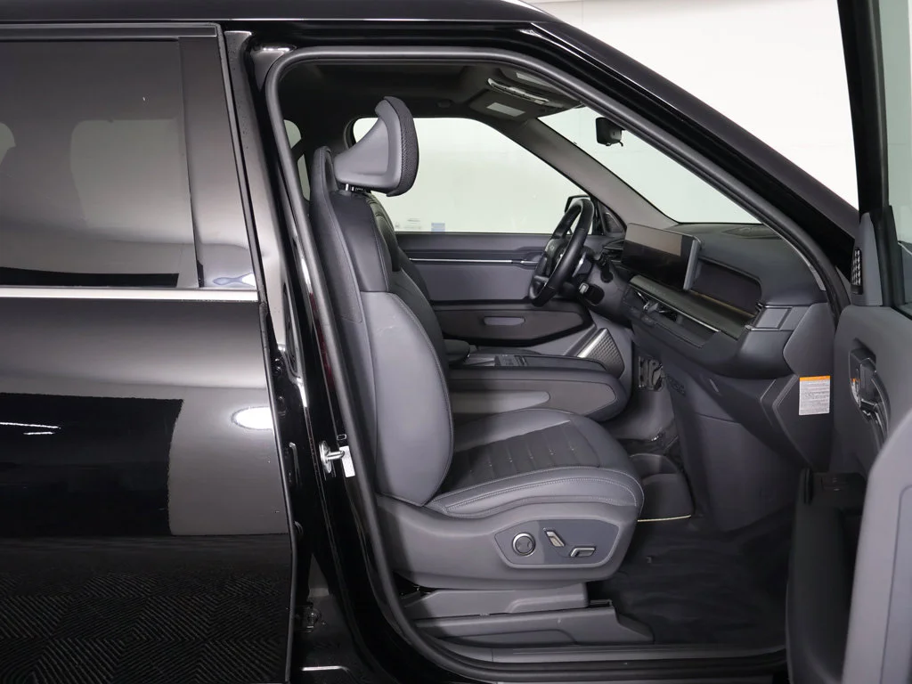 Used 2024 Black Kia Land image 34