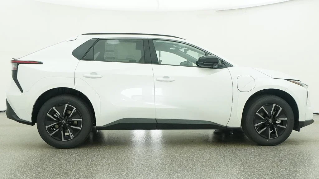 New 2026 Wind Chill Pearl Toyota XLE image 40