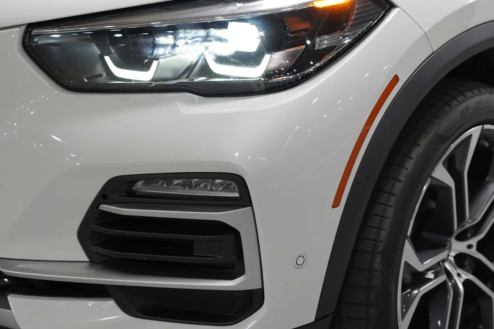 Used 2021 Alpine White BMW sDrive40i image 7