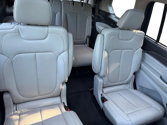 Used 2021 Diamond Black Crystal Pearlcoat Jeep Overland image 34