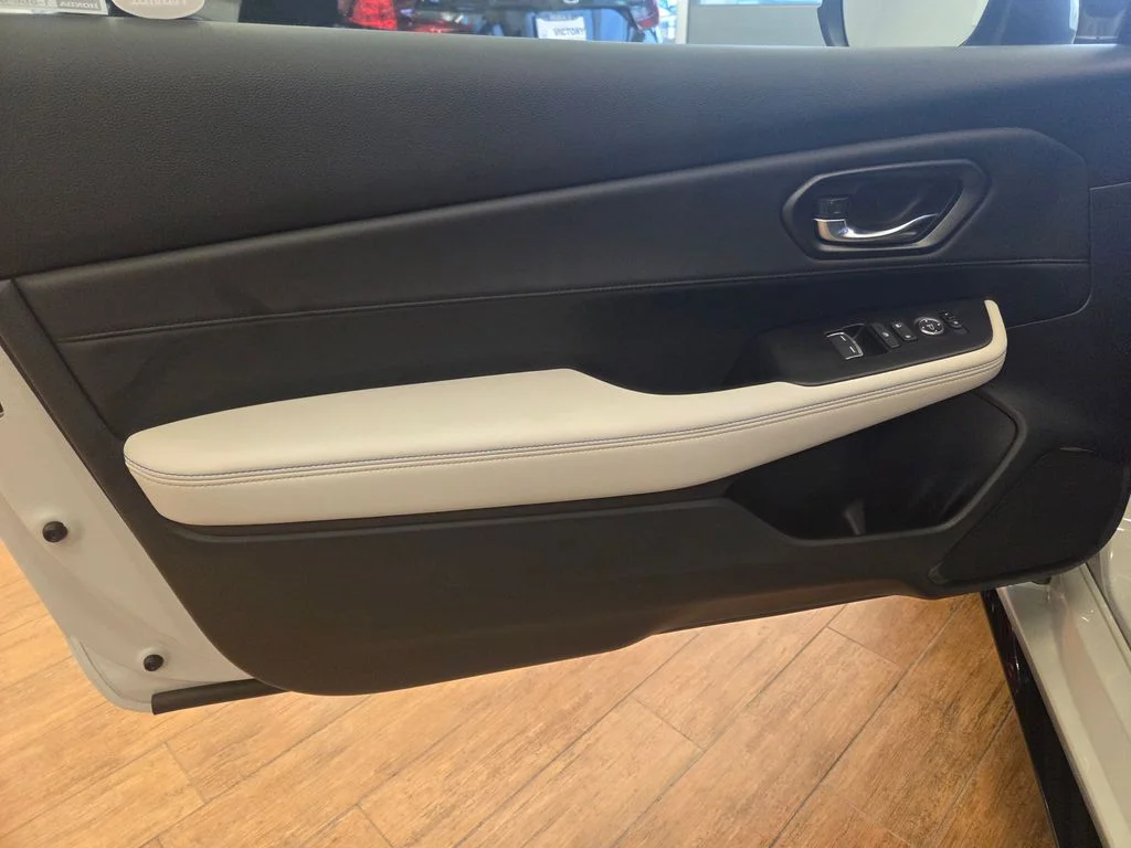 New 2026 Winter Frost Pearl Honda Hybrid image 9