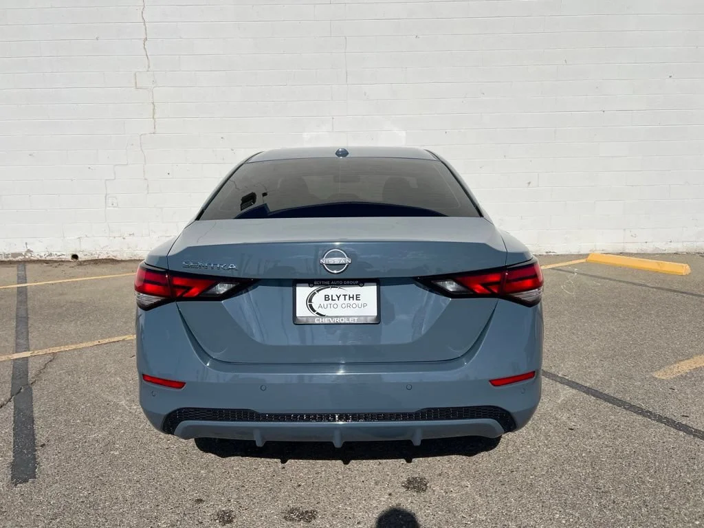 Used 2025  Nissan SV image 4