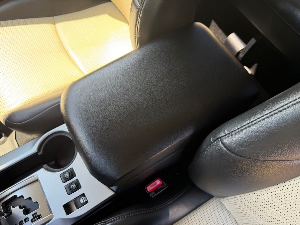 Used 2022 White Toyota SR5 image 27