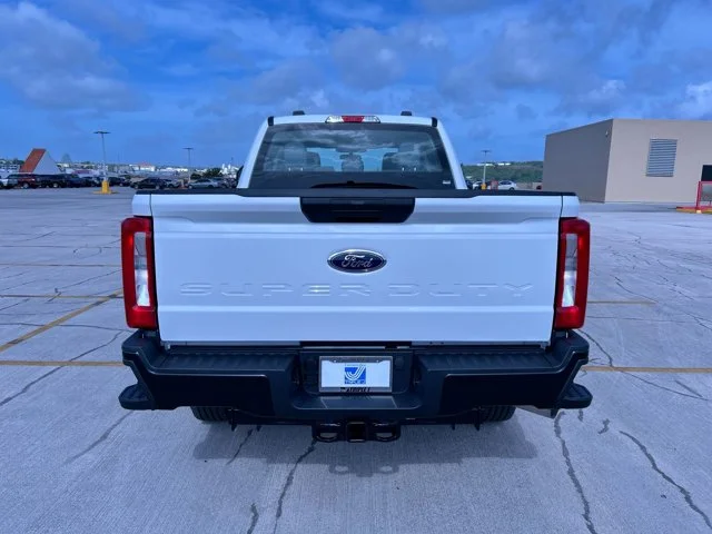 New 2026 OXFORD WHITE Ford XL Crew Cab image 17