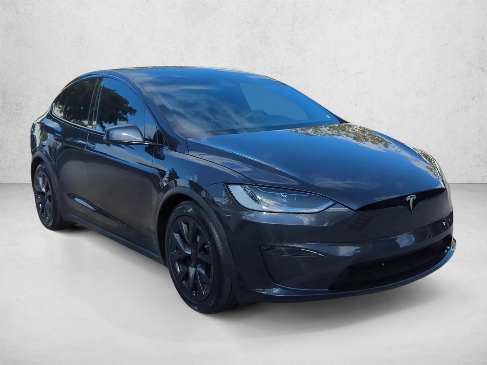 Used 2024 Gray Tesla  image 3