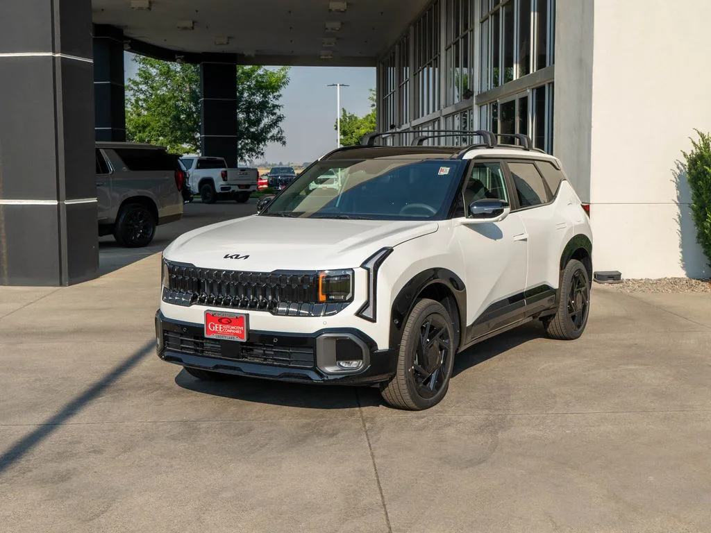 New 2027 Snow White Pearl Kia X-Line SX image 3