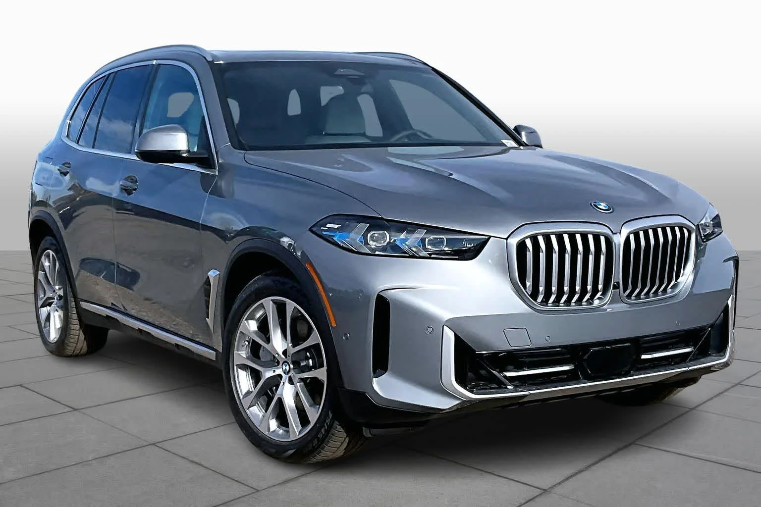 New 2026 Skyscraper Grey Metallic BMW xDrive50e image 2