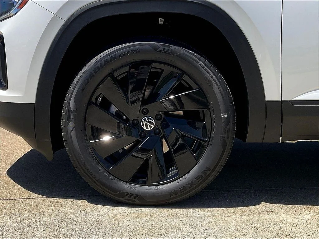 New 2026 White Volkswagen 2.0T SE w/Technology image 17