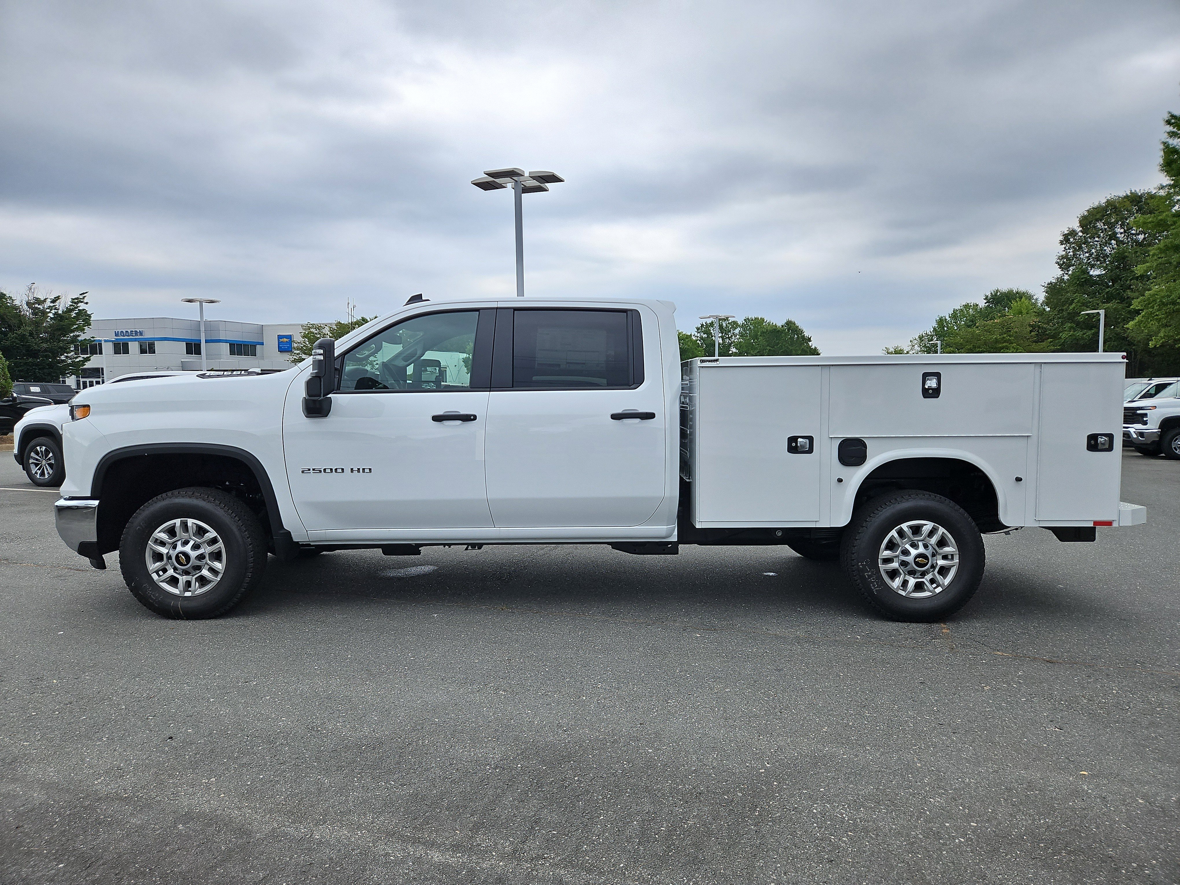 New 2026 Summit White Chevrolet WT image 2