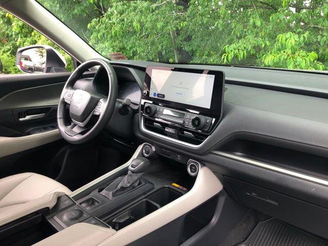 Certified Used 2024 WIND CHILL PEARL Toyota  image 18