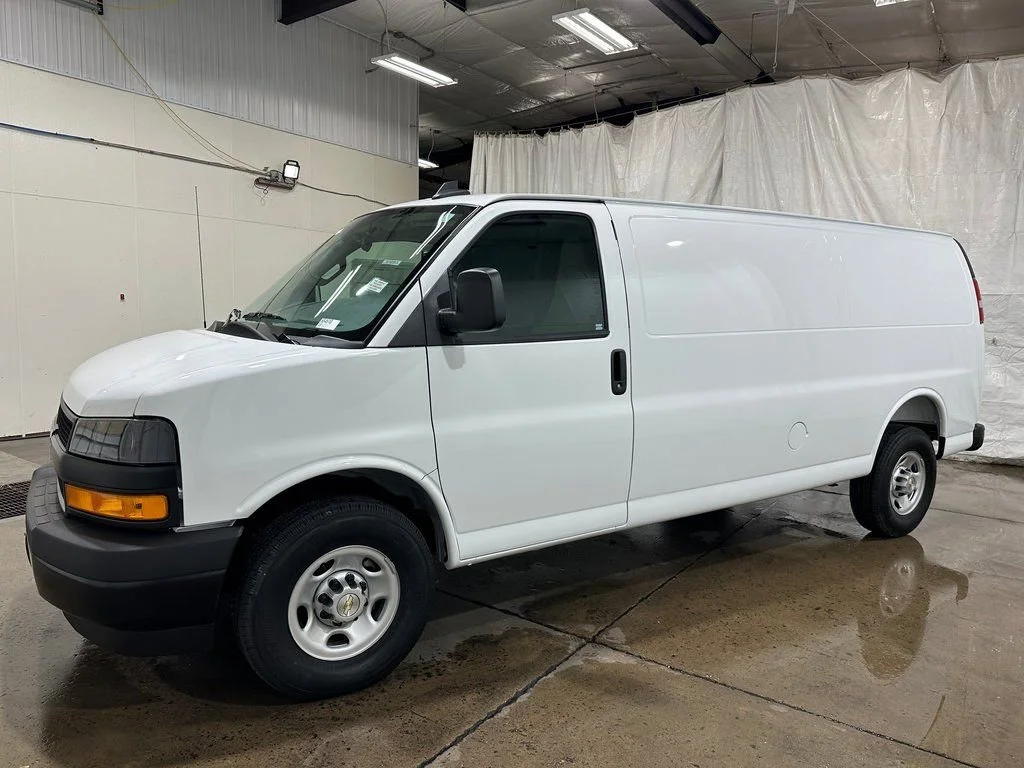 2025 Chevrolet Express Cargo Work Van - Photo 10