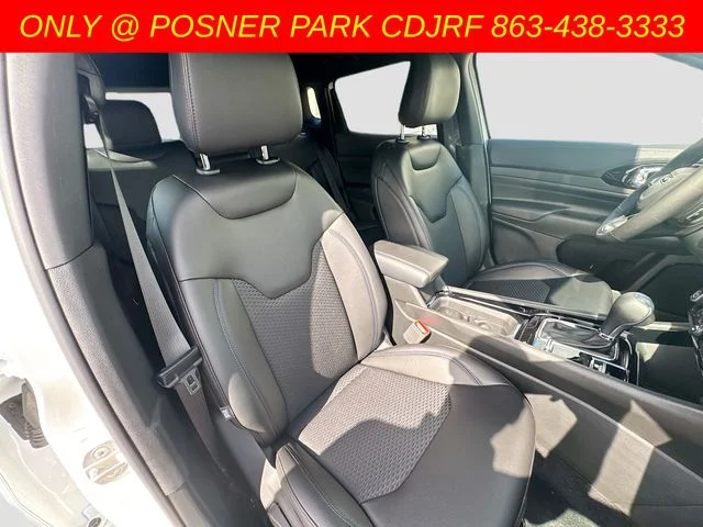 New 2026 Bright White Clear-Coat Exterior Paint Jeep Latitude image 28