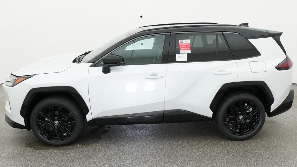New 2026 Wind Chill Pearl with Midnight Black Metallic roof Toyota XSE image 12