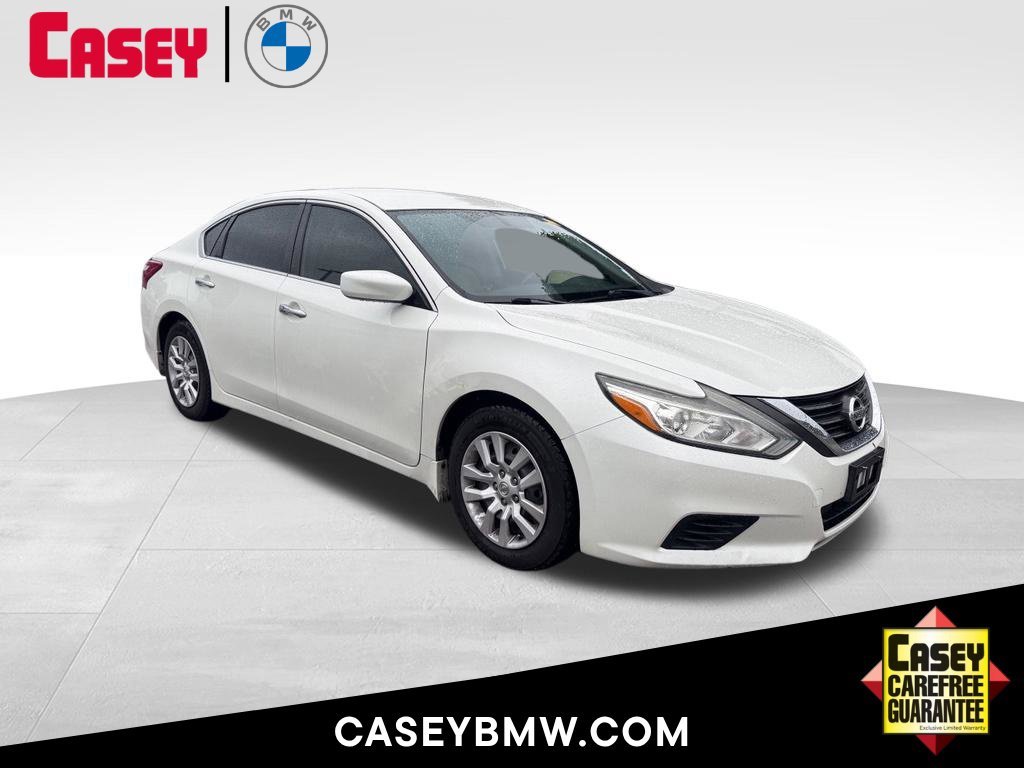 Used 2016 White Nissan 2.5 S image 1