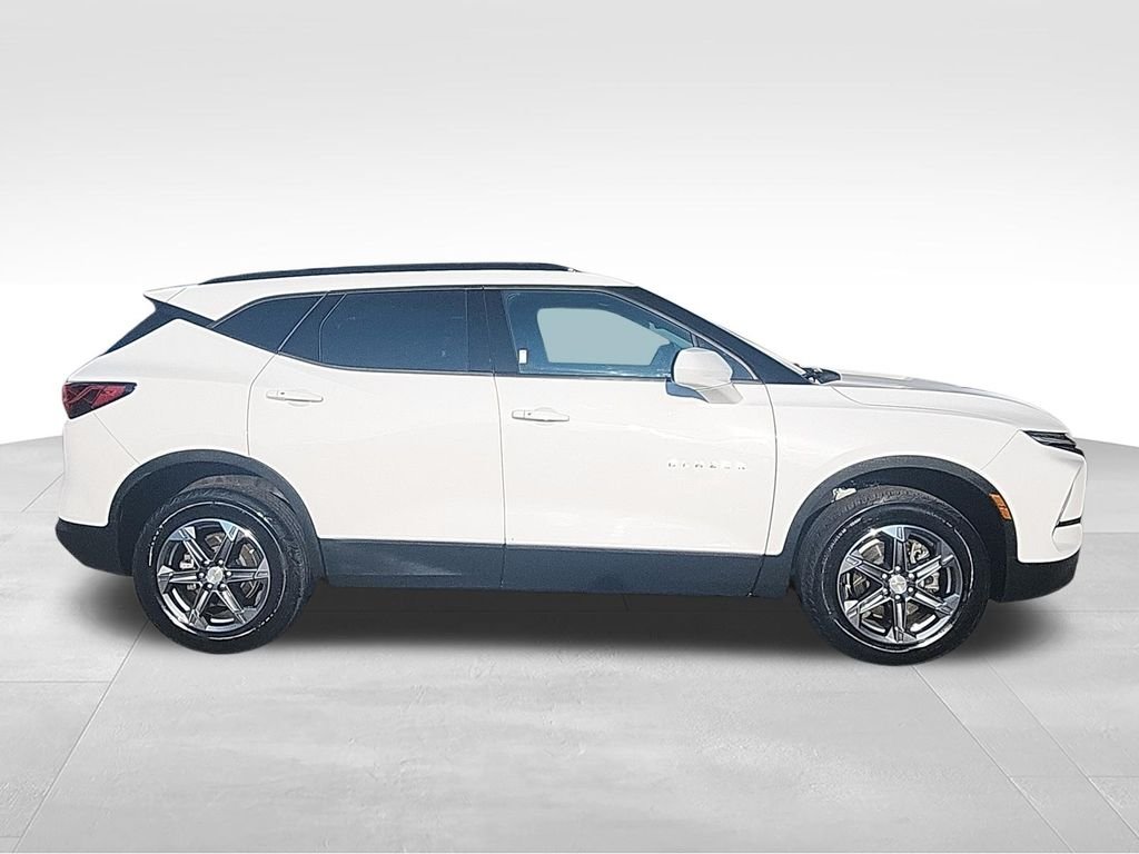 Used 2024 White Chevrolet LT image 9