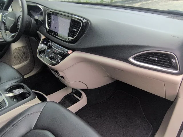 Used 2024 Silver Chrysler Touring L image 31