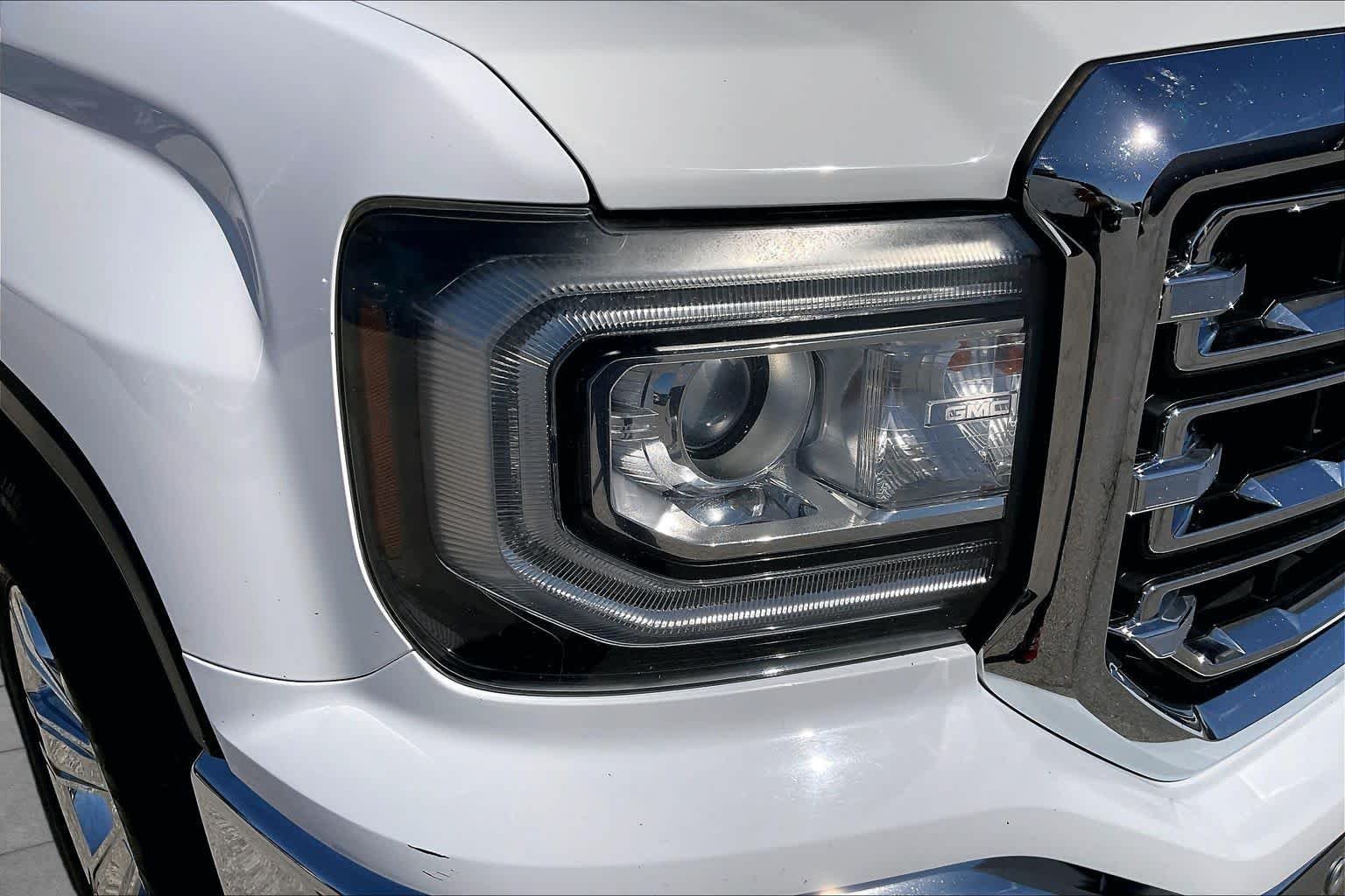 Used 2018 Summit White GMC SLT image 26