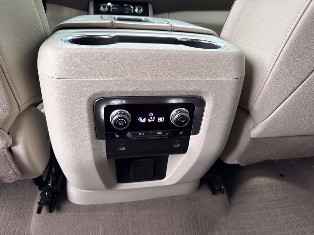 Used 2022 White GMC Denali image 19