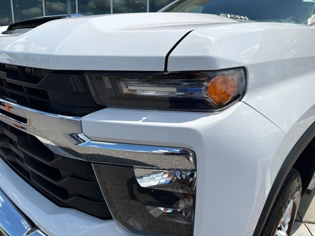 Used 2025 White Chevrolet LT image 12