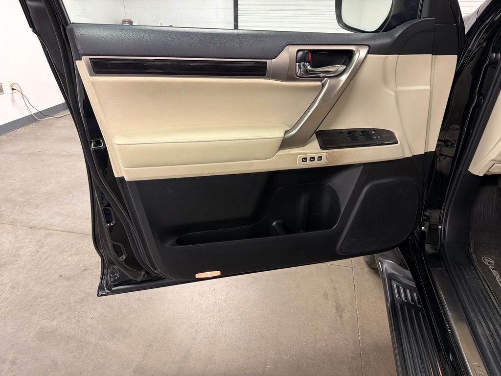Used 2021 Black Lexus 460 image 22