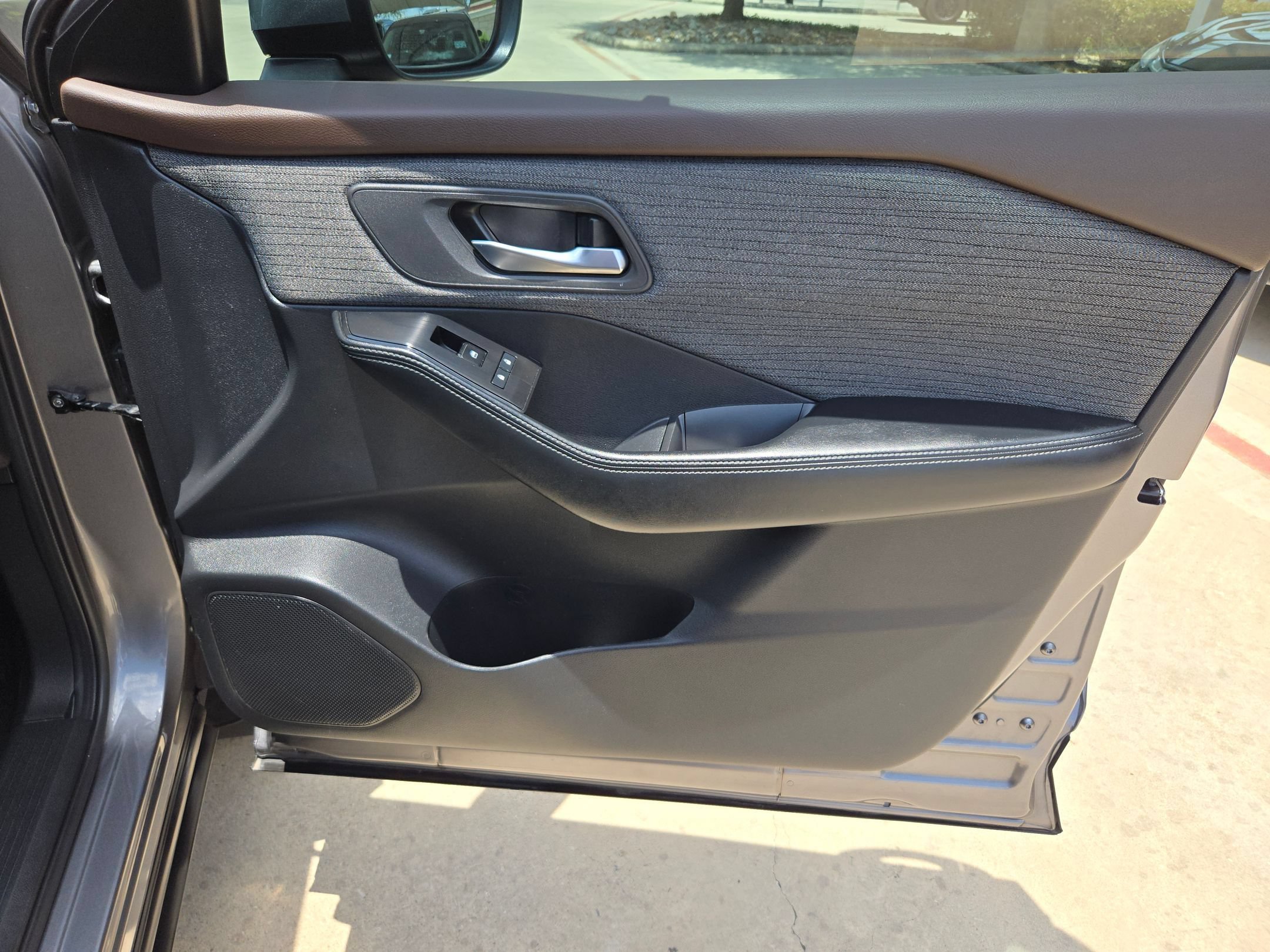 Used 2023 Gun Metallic Nissan SV image 29