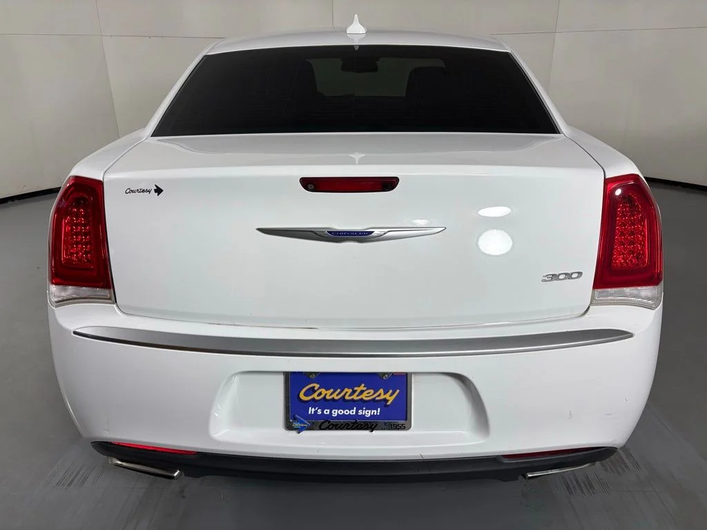 Used 2019 White Chrysler Touring image 7