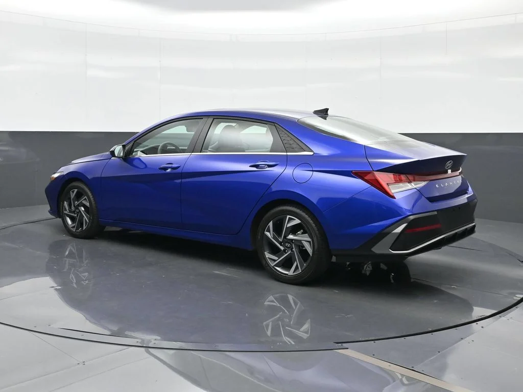 Used 2025 Blue Hyundai SEL Convenience image 3