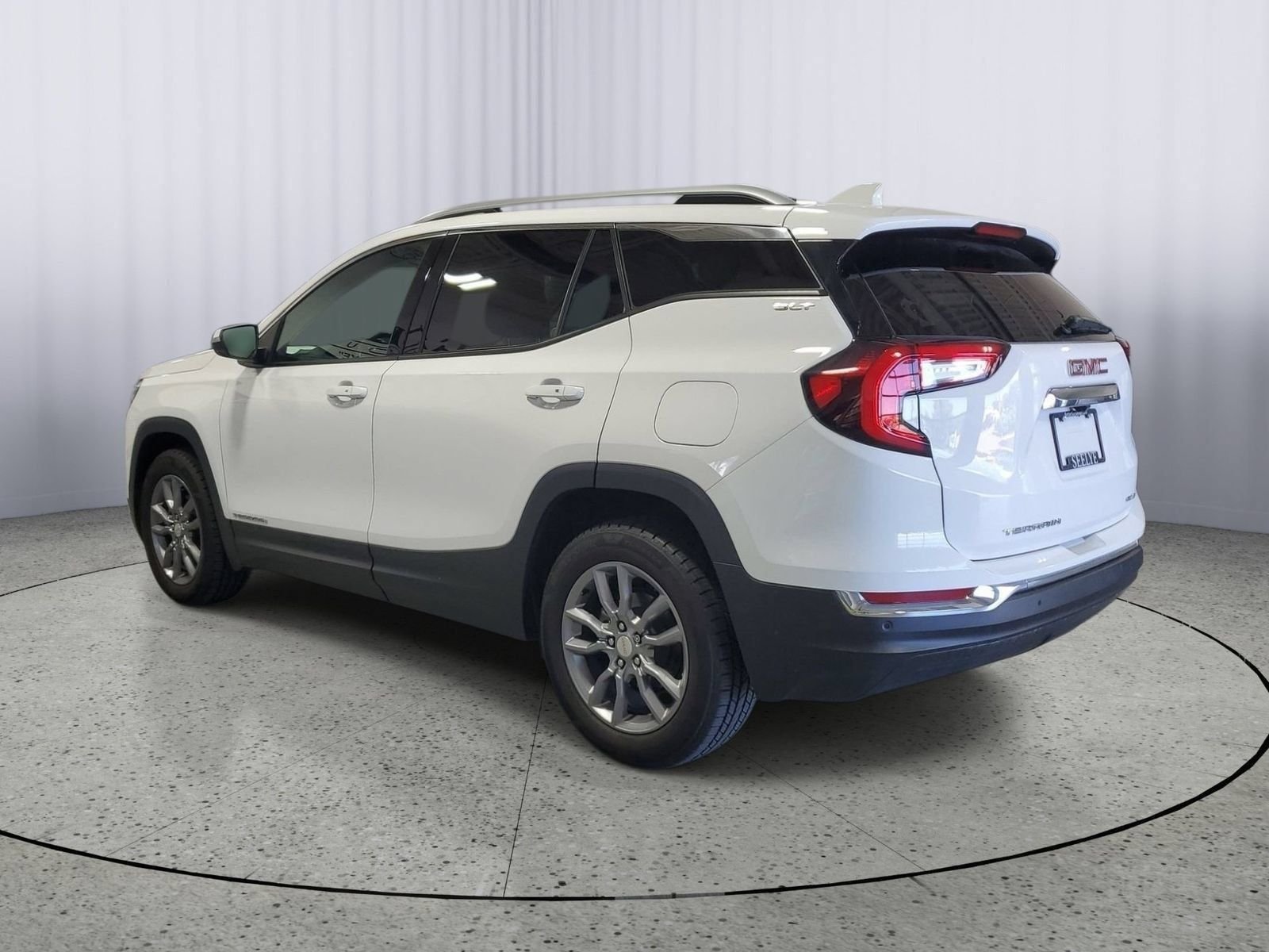 Used 2022 White GMC SLT image 3