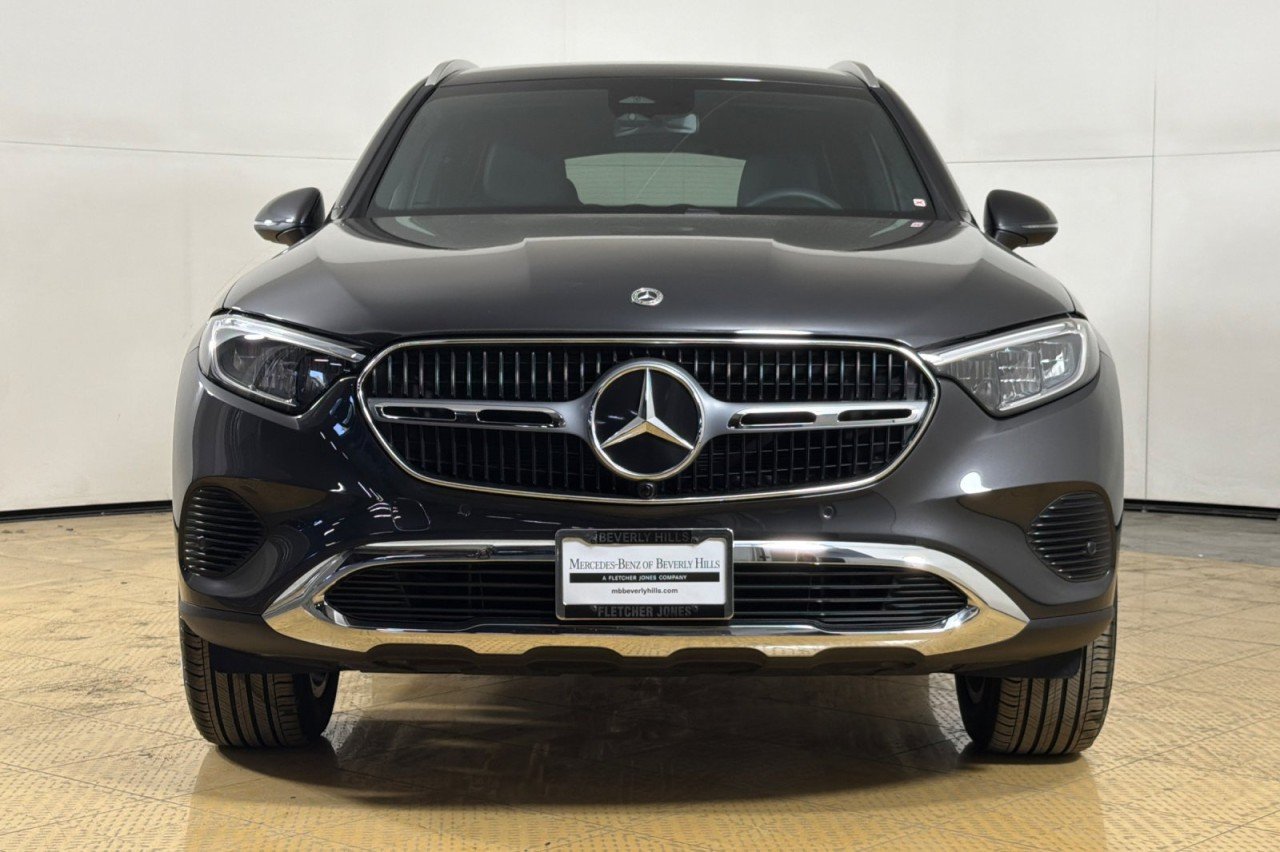 Used 2026 Graphite Grey Metallic Mercedes-Benz GLC 300 image 8