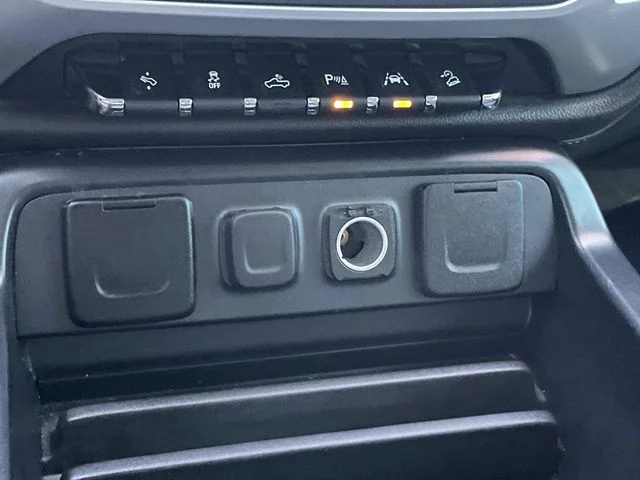 Used 2018 Silver GMC SLT image 28