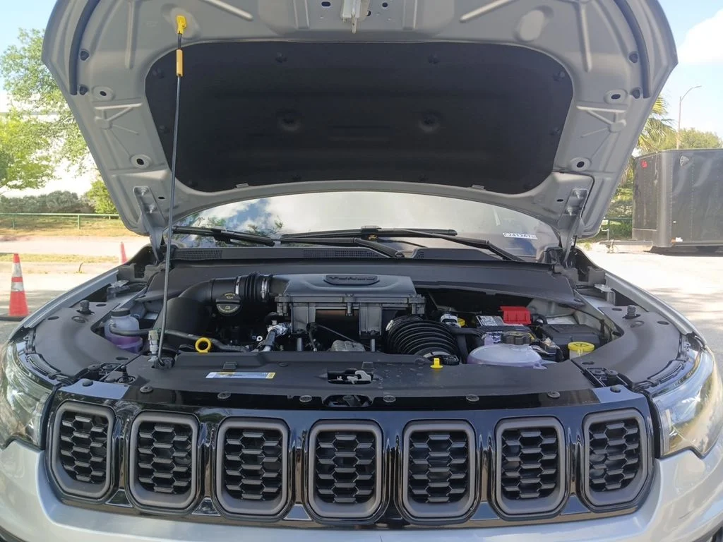 New 2026 Silver Jeep Latitude image 20