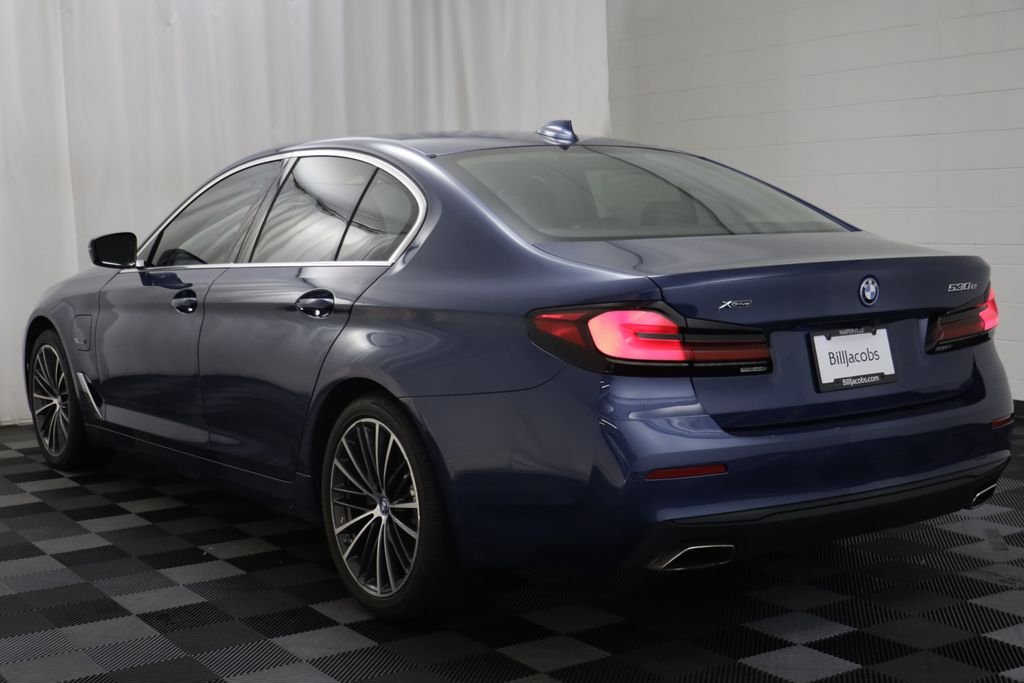 Used 2022 Phytonic Blue Metallic BMW 530e iPerformance image 15