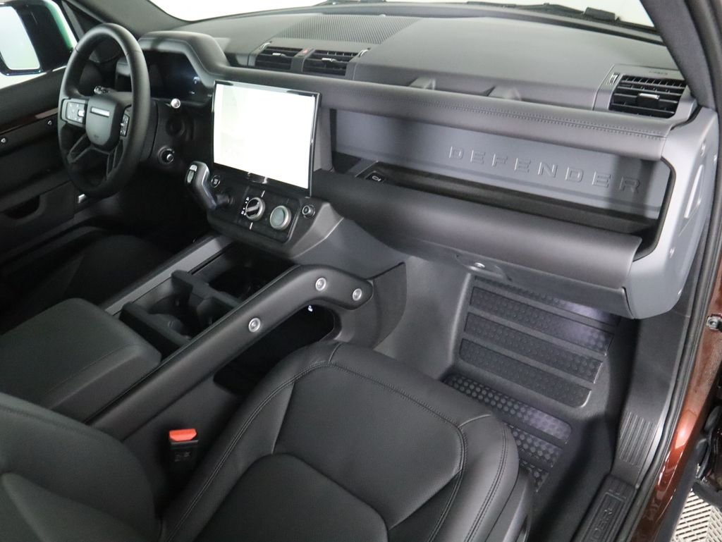 New 2026 Sedona Red Land Rover S image 19