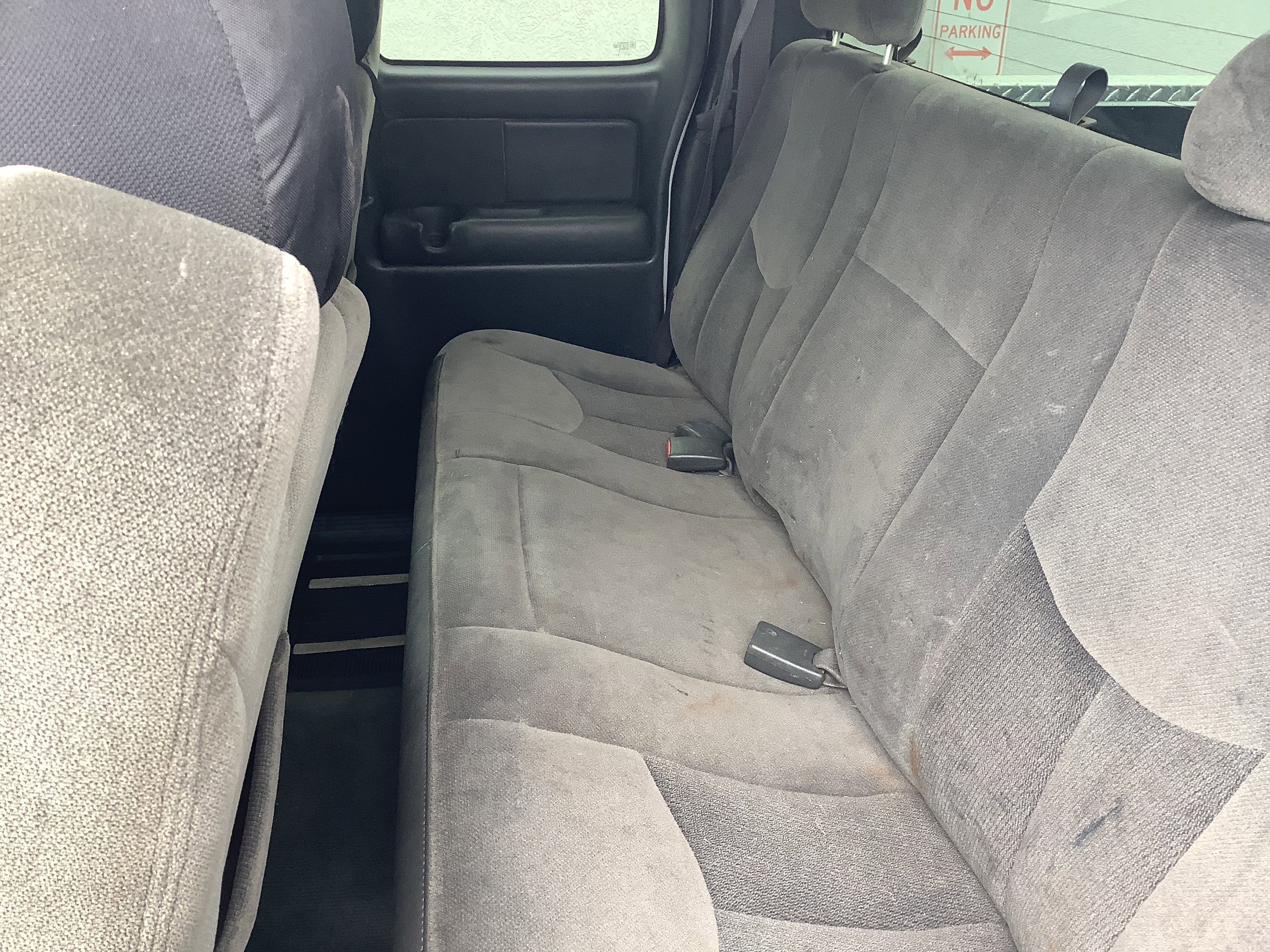 Used 2004 White GMC SLE image 14