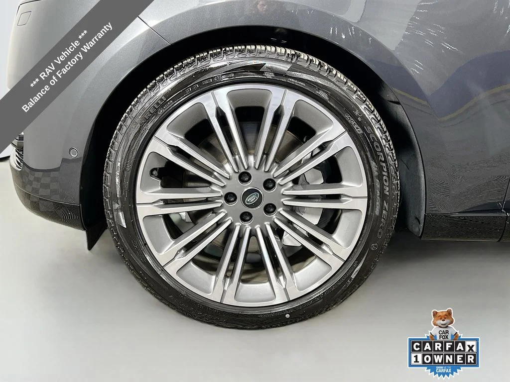 Used 2024 Carpathian Gray Premium Metallic Land Rover SE image 33