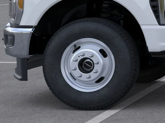 2025 Ford F-350 Super Duty Chassis Cab XL - Photo 19