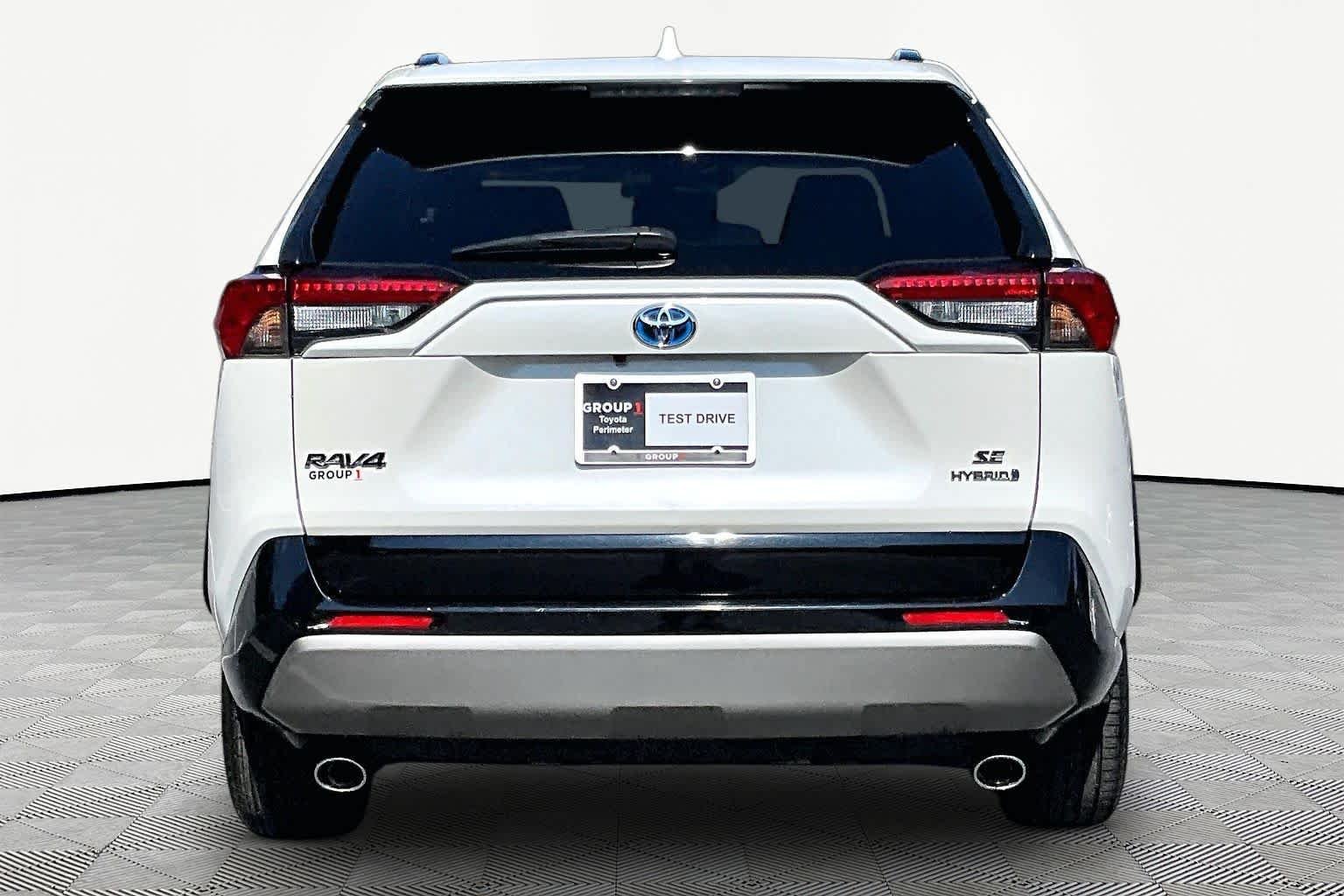 Used 2022 Blizzard Pearl Toyota Hybrid SE image 5