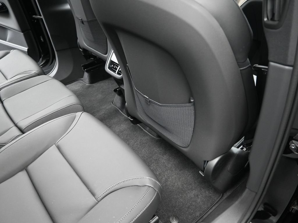 2025 Volvo EX90 Plus - Photo 18