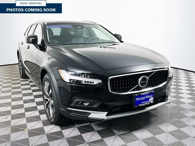 2024 Volvo V90 Cross Country B6 Plus AWD's photo