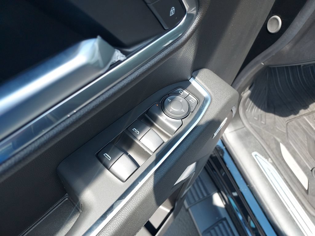 New 2026 Onyx Black GMC Elevation image 11