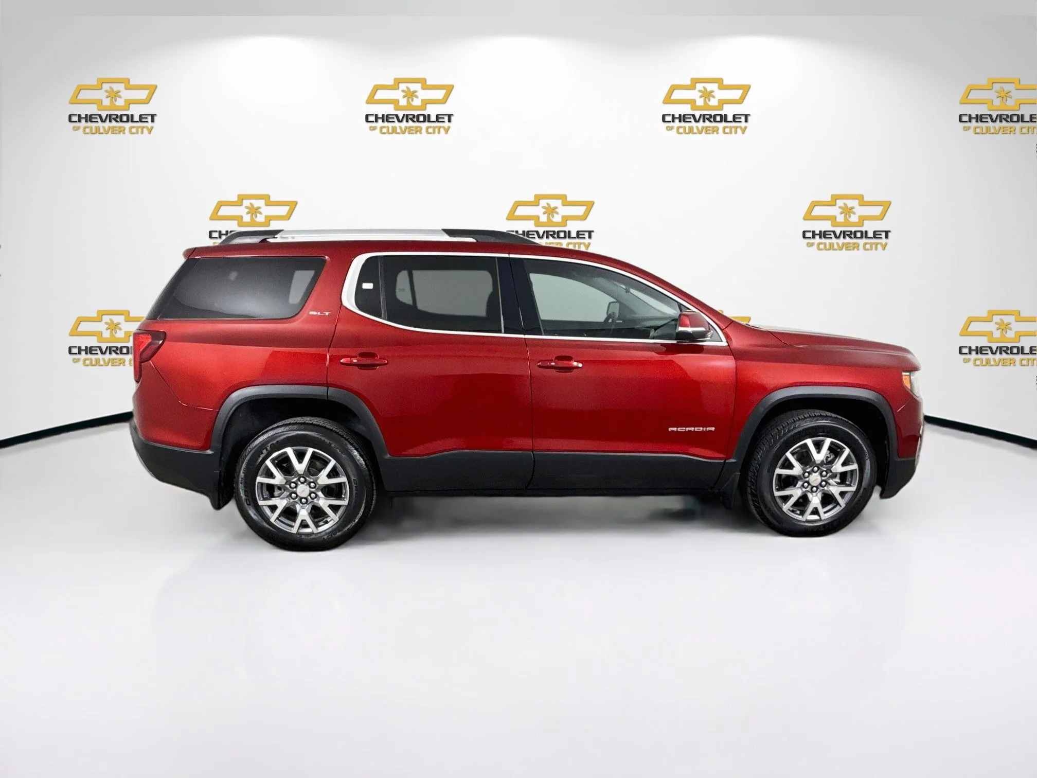 Used 2023 Volcanic Red Tintcoat GMC SLT image 9