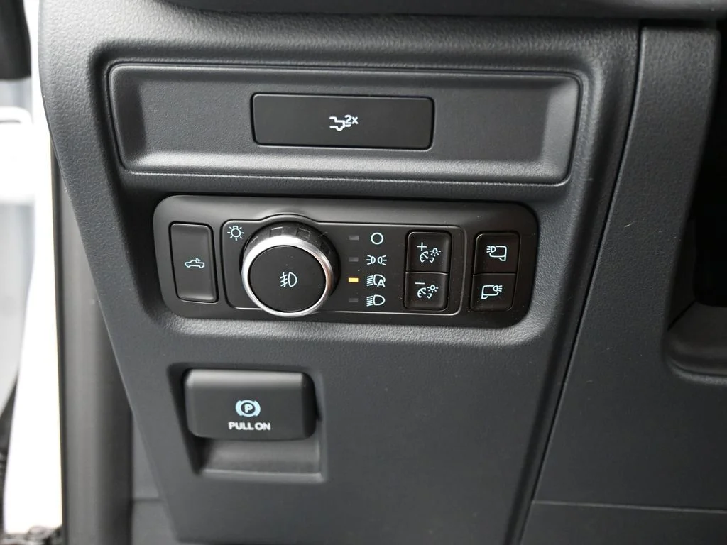 New 2026 Oxford White Ford XLT image 13