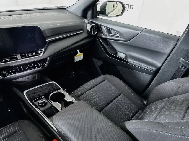 New 2027 Summit White Chevrolet LT image 24