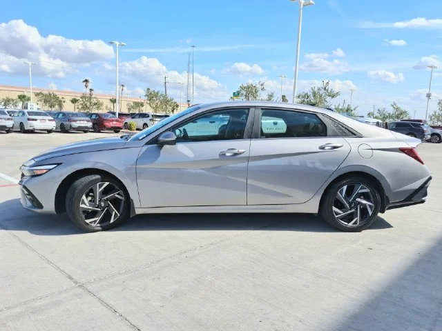 Used 2025  Hyundai SEL Convenience image 4