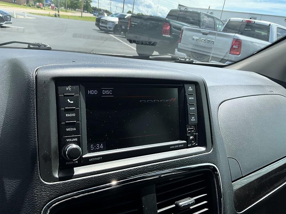 Used 2018 Black Dodge SE image 18