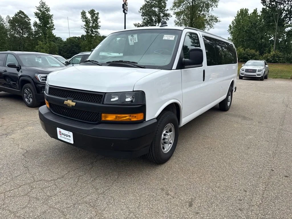 Summit White 2025 Chevrolet Express 3500 LS Extended RWD Van Rear-Wheel Drive