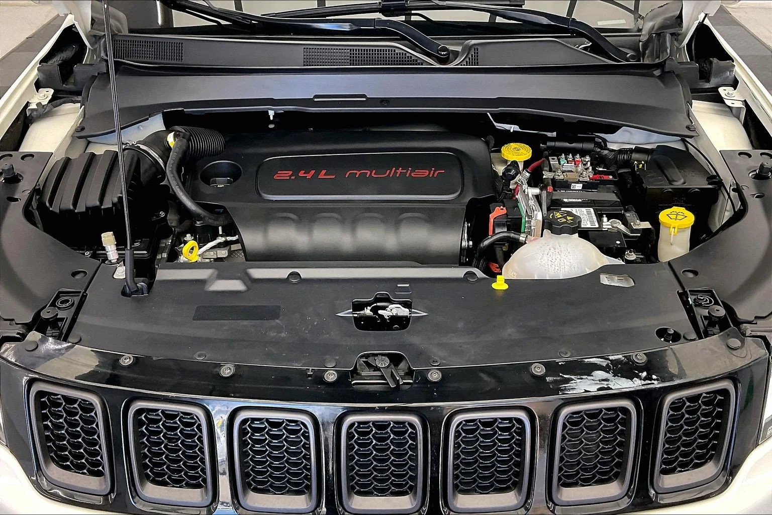 Used 2020 White Clearcoat Jeep High Altitude image 9