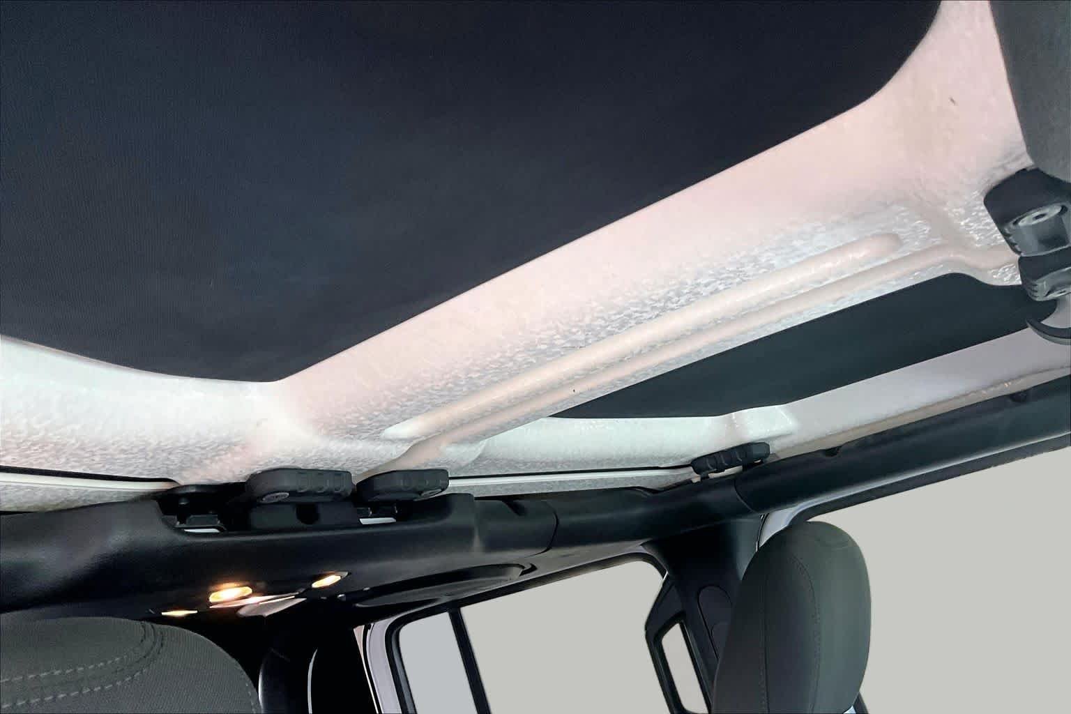 Used 2020 Bright White Clearcoat Jeep Sport S image 14