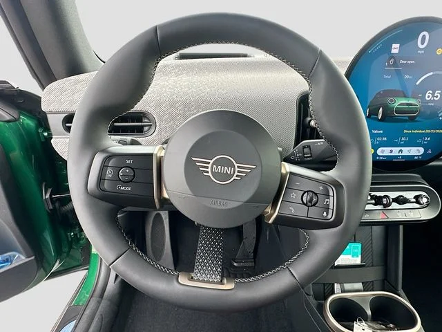 New 2026 Green MINI Signature Plus image 8