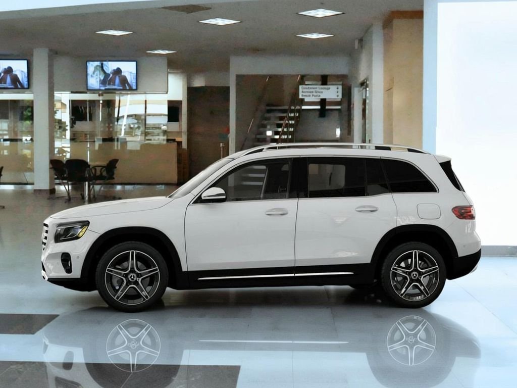 New 2026 Polar White Mercedes-Benz GLB 250 image 34